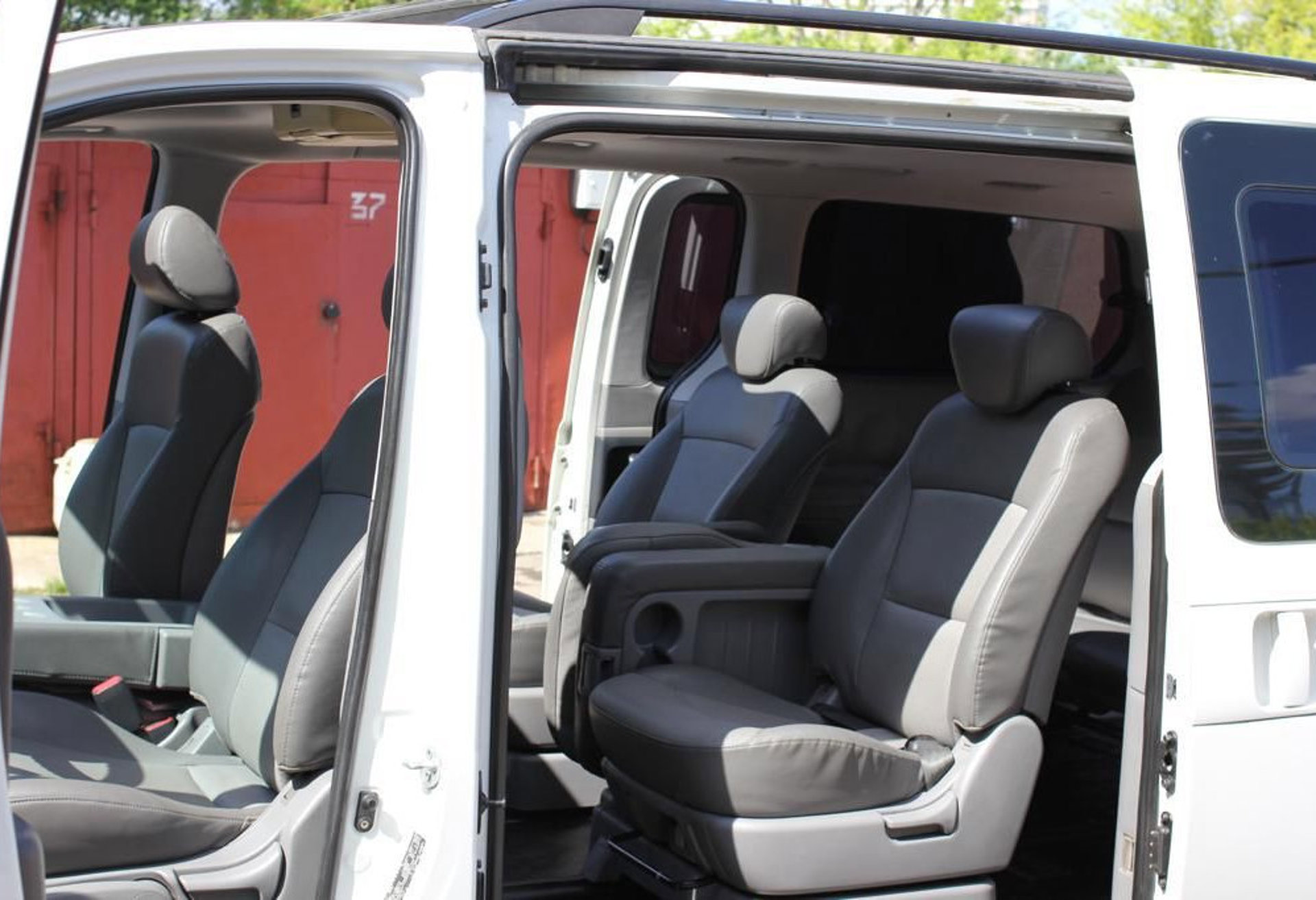 Hyundai Grand Starex 2011